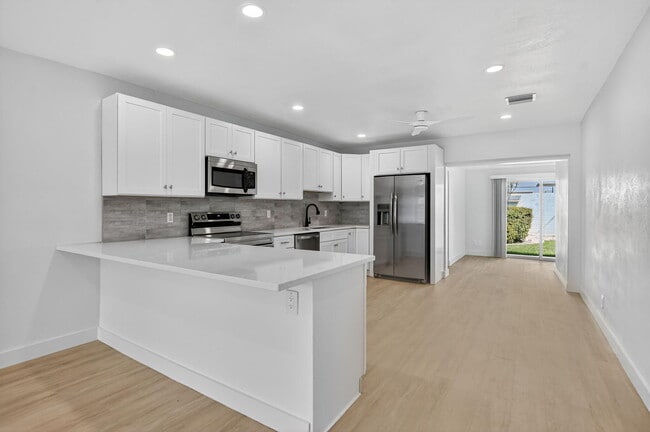 Building Photo - 529 NE 18th St