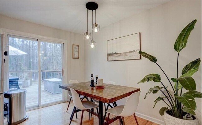 Building Photo - 1201 Holly Hills Dr SW