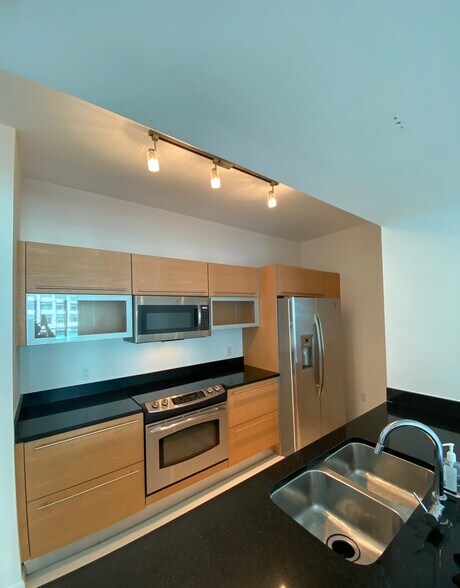 Building Photo - 951 Brickell Ave