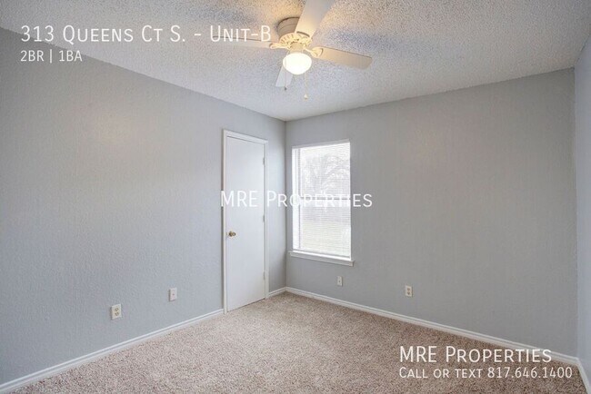 Building Photo - 313 Queens Ct S