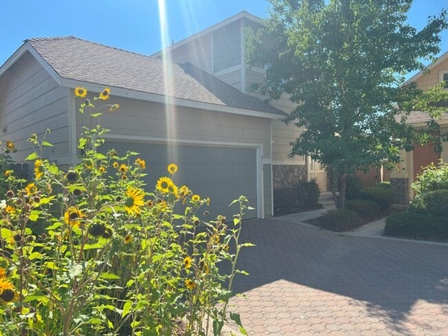 Building Photo - Stunning Views - Three Bedroom in Heron...