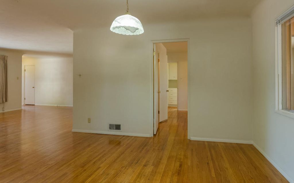 Building Photo - 3600 Calle del Sol NE