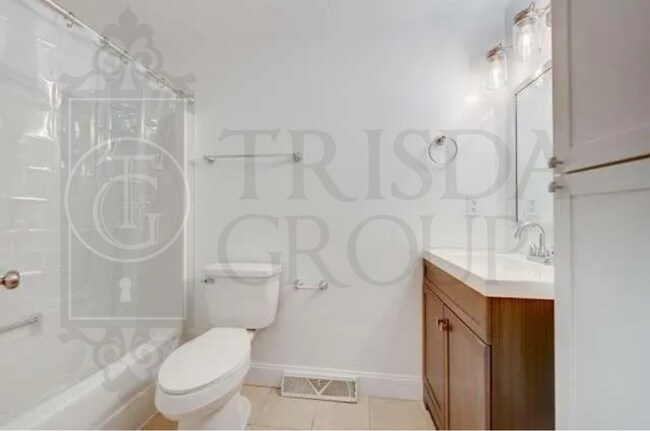 Building Photo - Avail June 1st! Renovated Crafton 2BR Apt, A/C, Private laundry/storage, Parking, Pets OK!