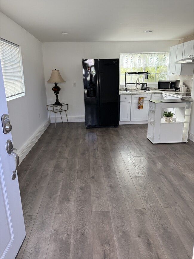 Building Photo - 6517 Gazette Ave