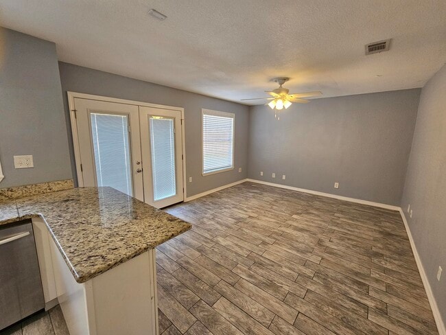 Building Photo - 1077 Woodlore Cir