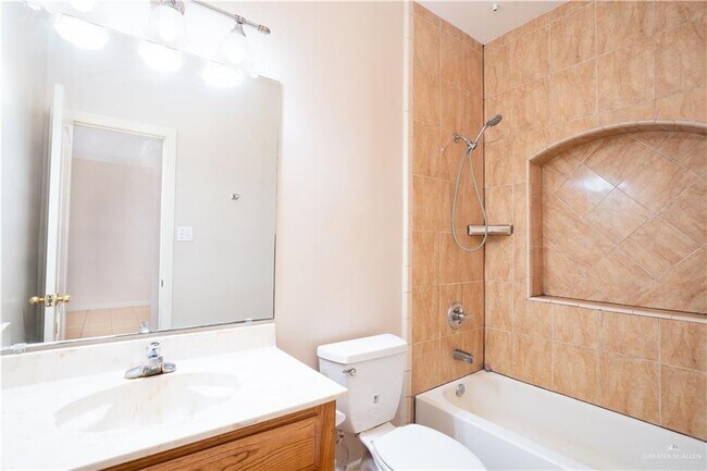 Building Photo - 604 Buena Vista Dr