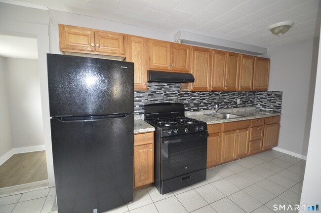 Building Photo - 203 Main St