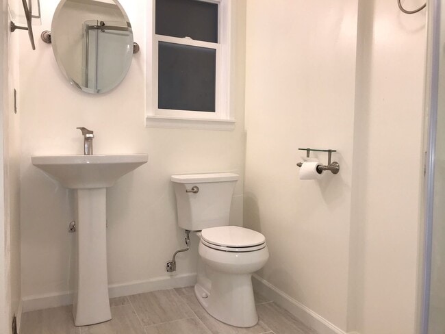 Building Photo - Pre-leasing-Beautiful Bryant Large Remodel...