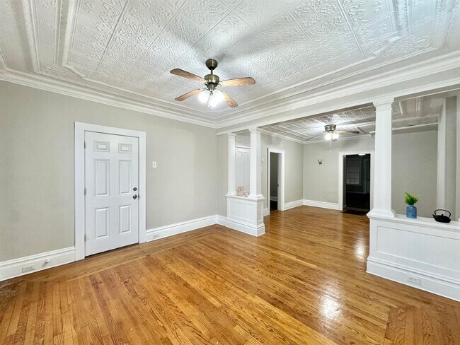 Building Photo - 1422 5th Ave