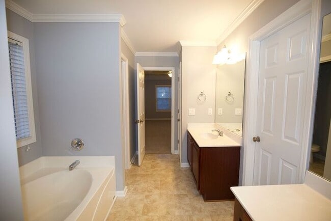 Building Photo - 7897 The Lakes Point