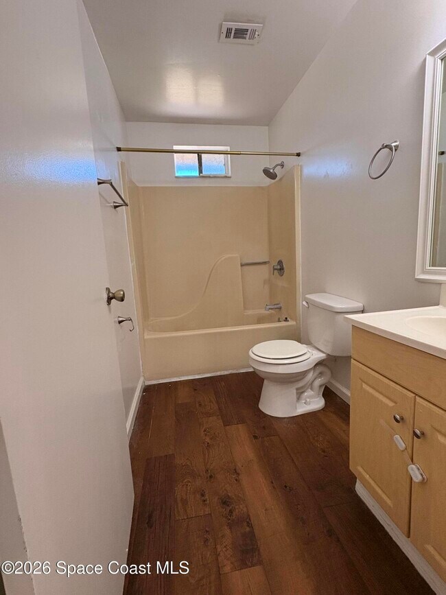 Building Photo - 2000 Agora Cir SE