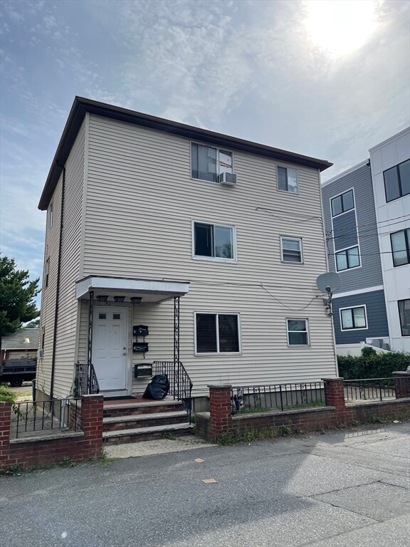 Building Photo - 30 Murdock St