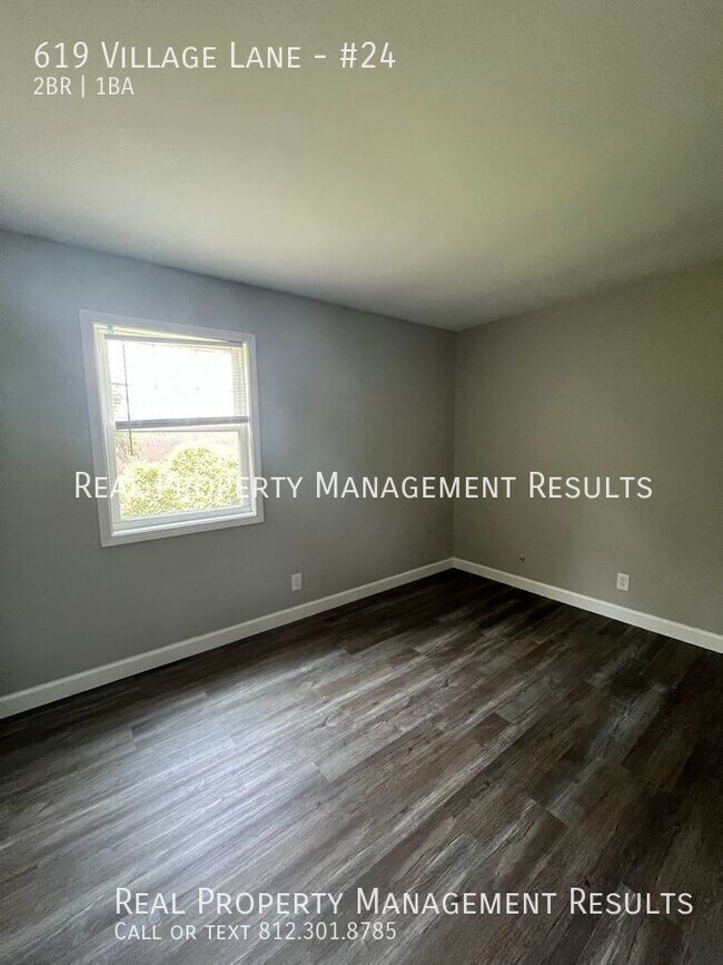 Building Photo - 619 Village Ln