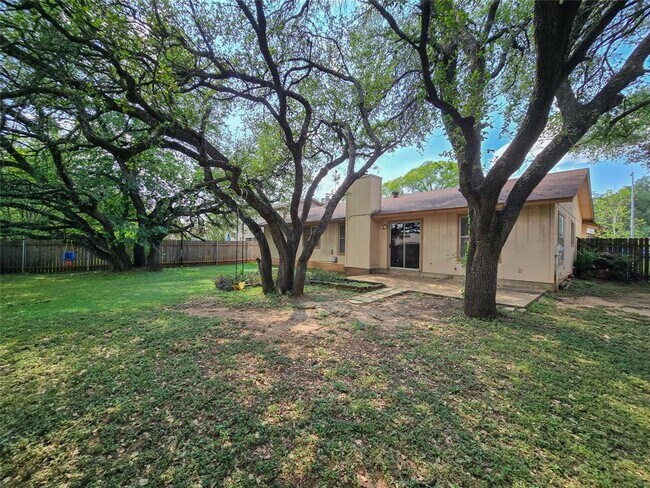 Building Photo - 12111 Saxony Ln