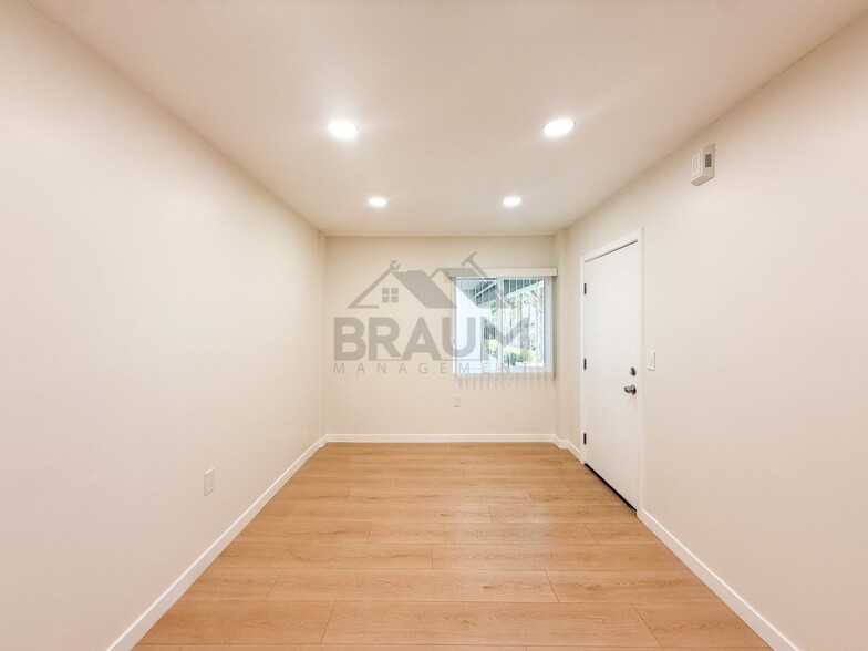 Building Photo - 15634 Leadwell St