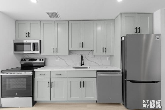 Building Photo - 2 bedroom in BROOKLYN NY 11226