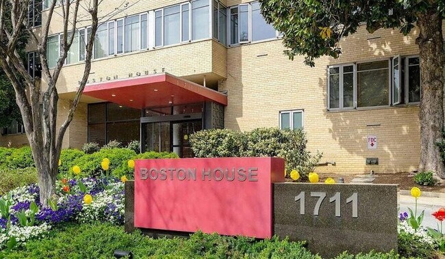 Building Photo - Modern, Light-Filled Junior 1BR in Prime Dupont Location