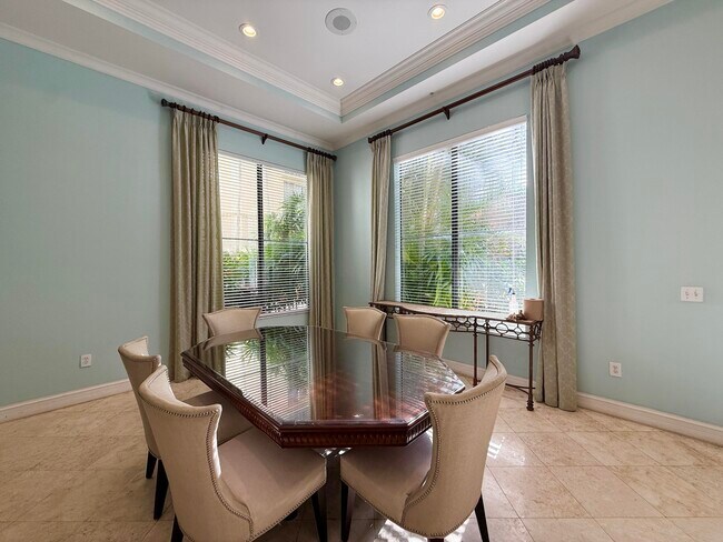 Building Photo - 630 S Sapodilla Ave