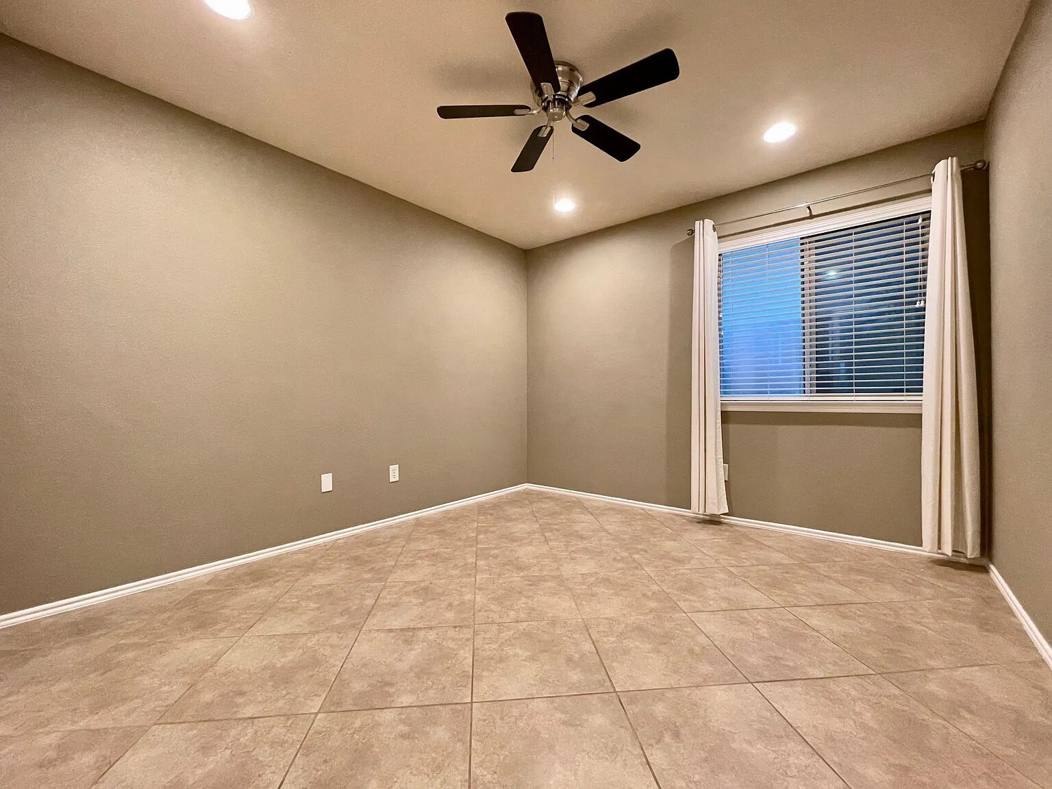 Building Photo - 3468 Flowstone Ln