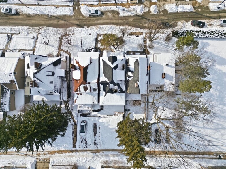 Building Photo - 141 Oneida St