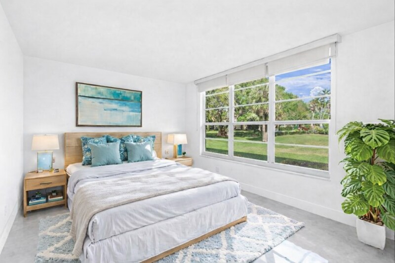 Building Photo - 500 Oaks Ln