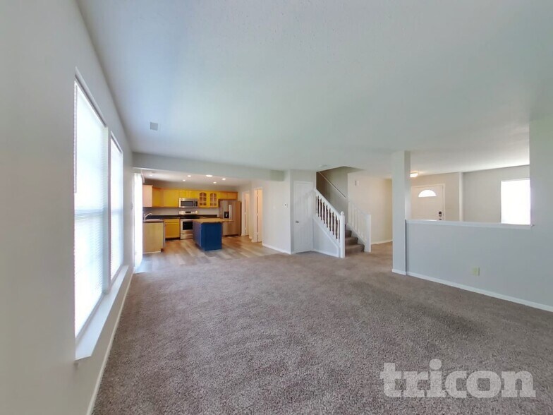 Building Photo - 712 Holly Rose Way