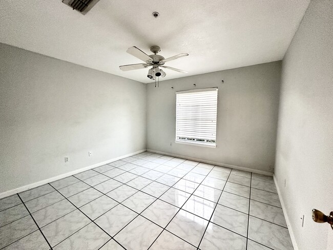 Building Photo - 144 Reserve Cir