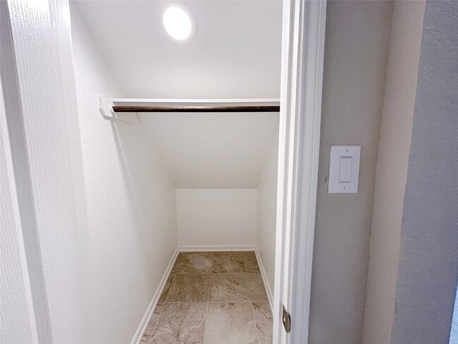 Building Photo - 5019 Pr Ter Ln