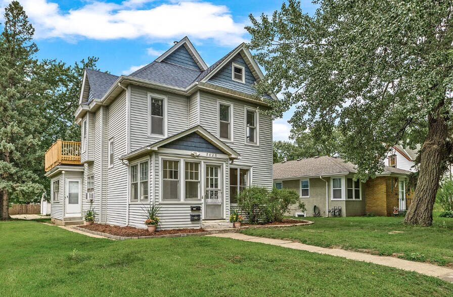 Primary Photo - 2628 Quincy St NE