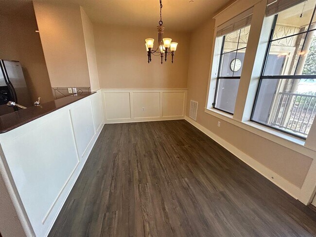 Building Photo - 6608 Lantern View Dr