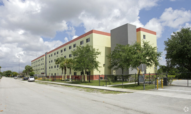 Sierra Lake Apartments - 255 Sierra Dr Miami FL 33179 | Apartment Finder