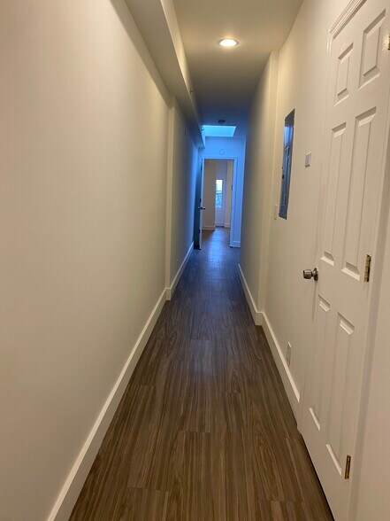 Building Photo - 407 N Charles St