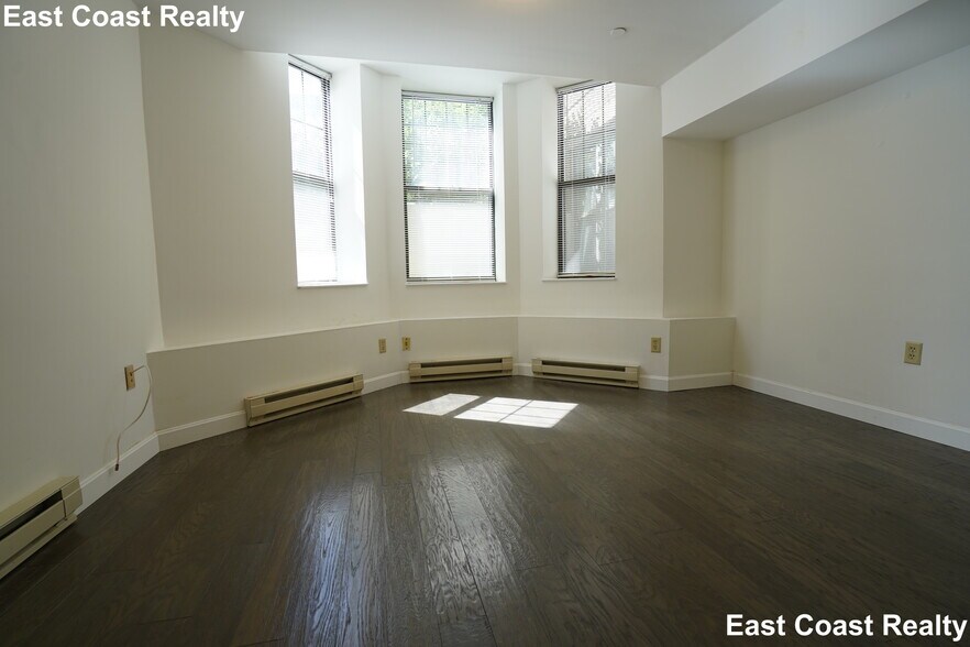 Primary Photo - 109 Queensberry St