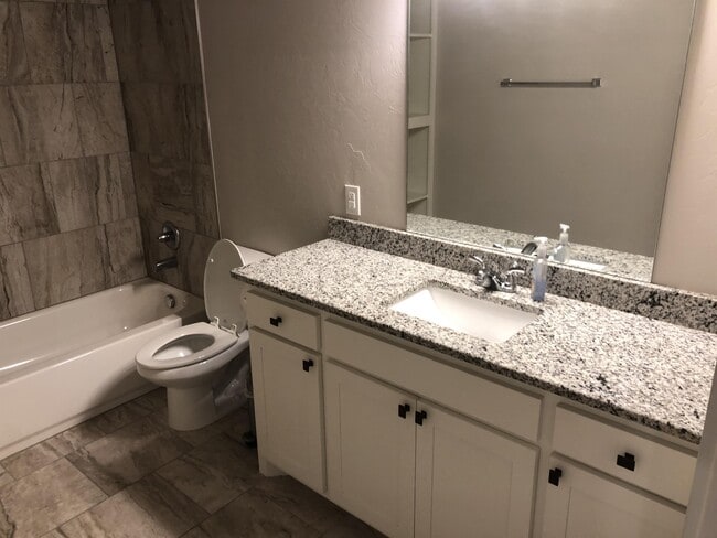 Building Photo - 1225 E Main St