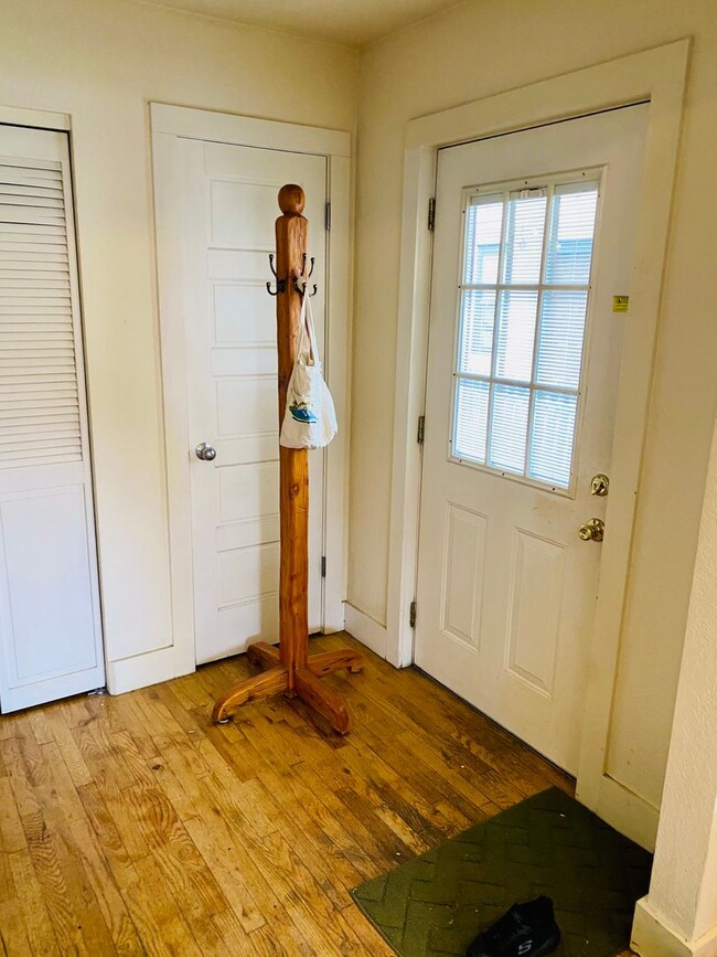 Building Photo - Historic Charm -Located Between CU Campus ...