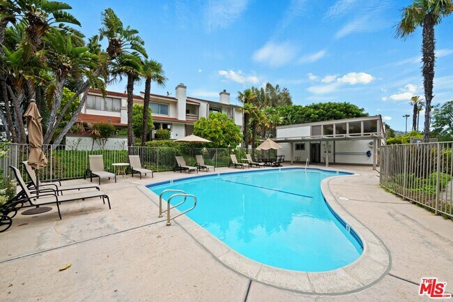 Building Photo - 17088 Palisades Cir