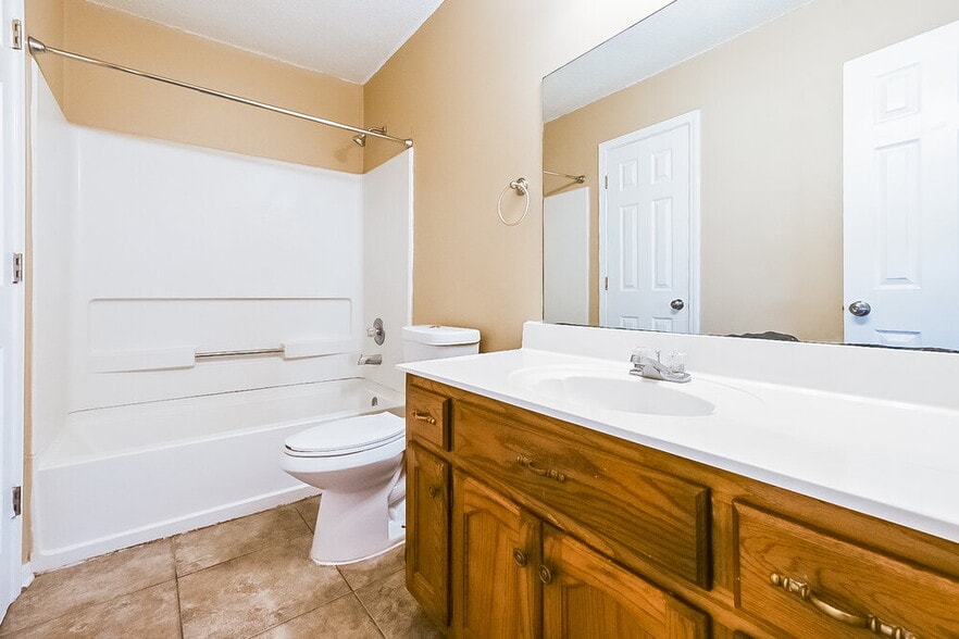 Building Photo - 9150 Belmont Dr