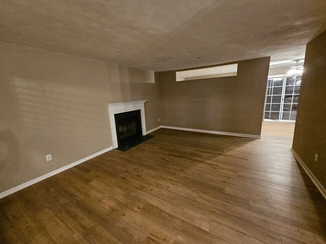 Building Photo - DEEP CREEK