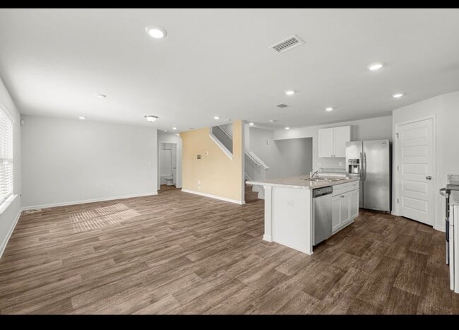 Building Photo - 5832 Viking Wy