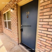 Building Photo - 204 N 10th St
