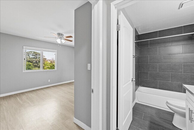 Building Photo - Beautiful One Bedroom Apartment In the Hea...