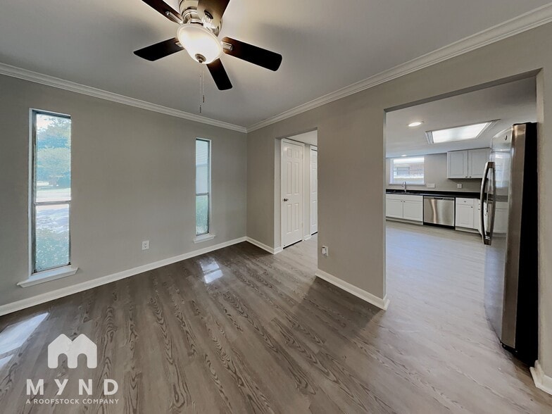 Building Photo - 10631 Plum Lake Dr