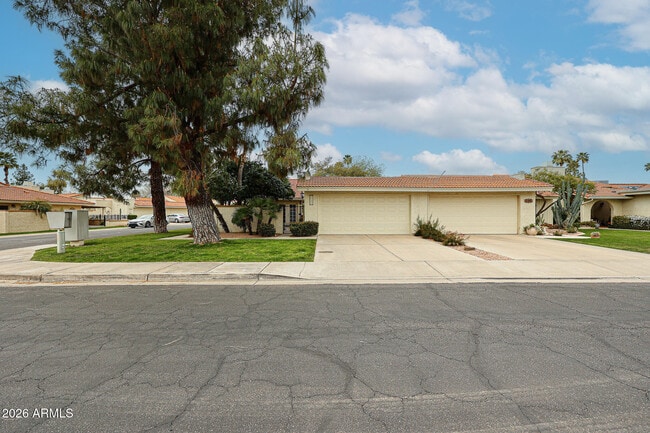 Building Photo - 7720 N Pinesview Dr