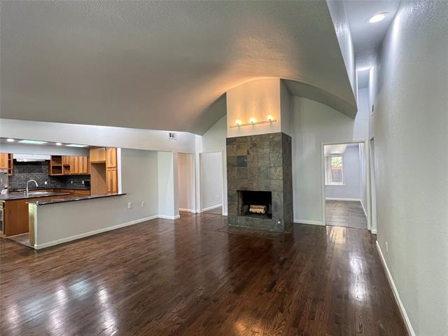 Building Photo - 1720 Plummer Dr