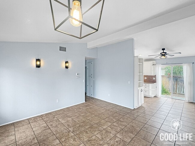 Building Photo - Inviting 2BD/1BA Gated Home in Vista with a 2 Car Garage, Private Yard & Community Amenities
