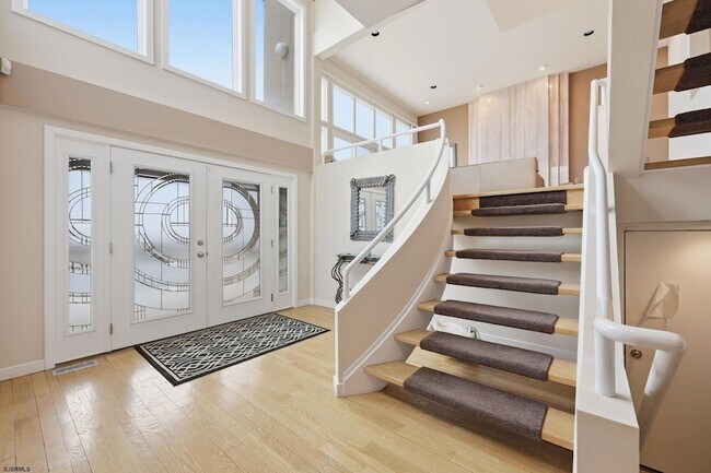 Building Photo - 119 S 11th Ave