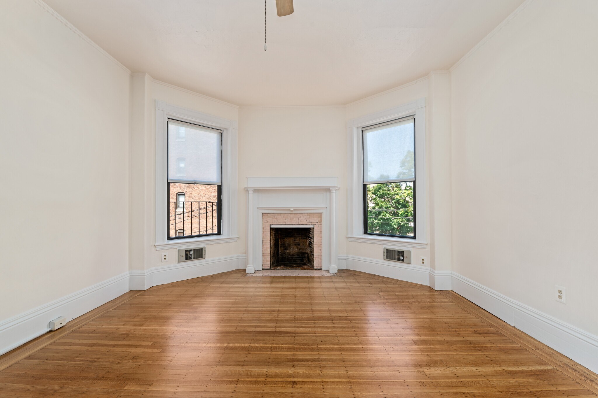 Building Photo - 9 Buswell St