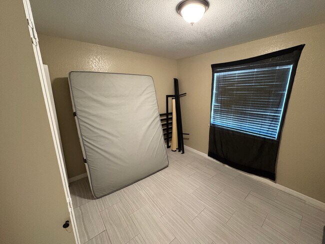 Building Photo - 2900 Schooner Dr
