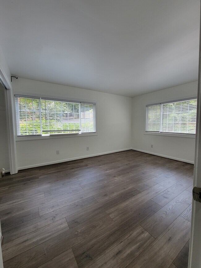 Building Photo - 1445 Monroe Dr NE