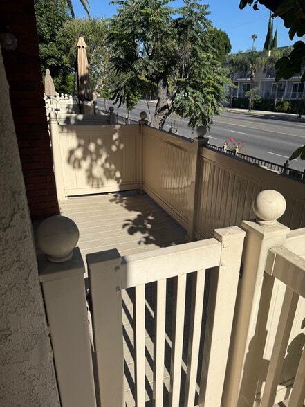 Building Photo - 13959 Victory Blvd